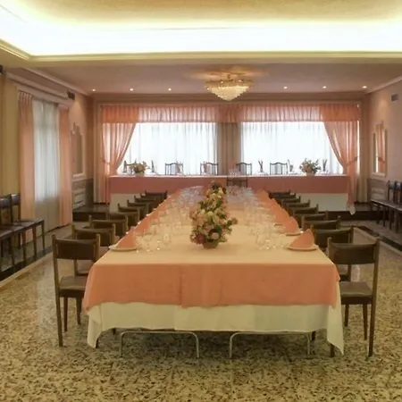 Royal فندق Llanera (Asturias)